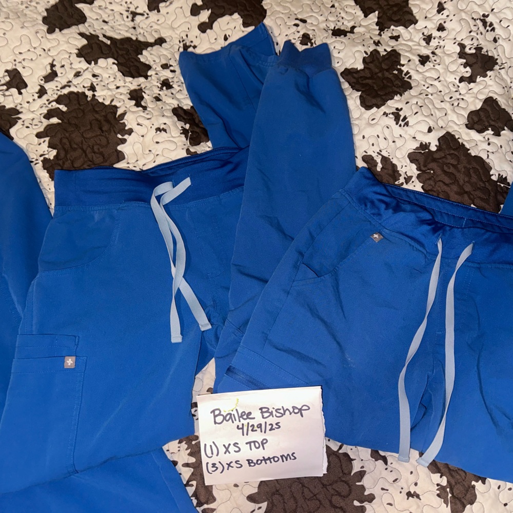Size XS Figs scrubs in royal blue 💙